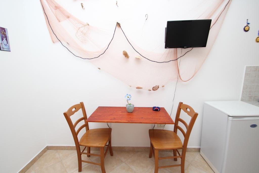 Bordonaro Mini Studio Apartment Чефалу Екстериор снимка